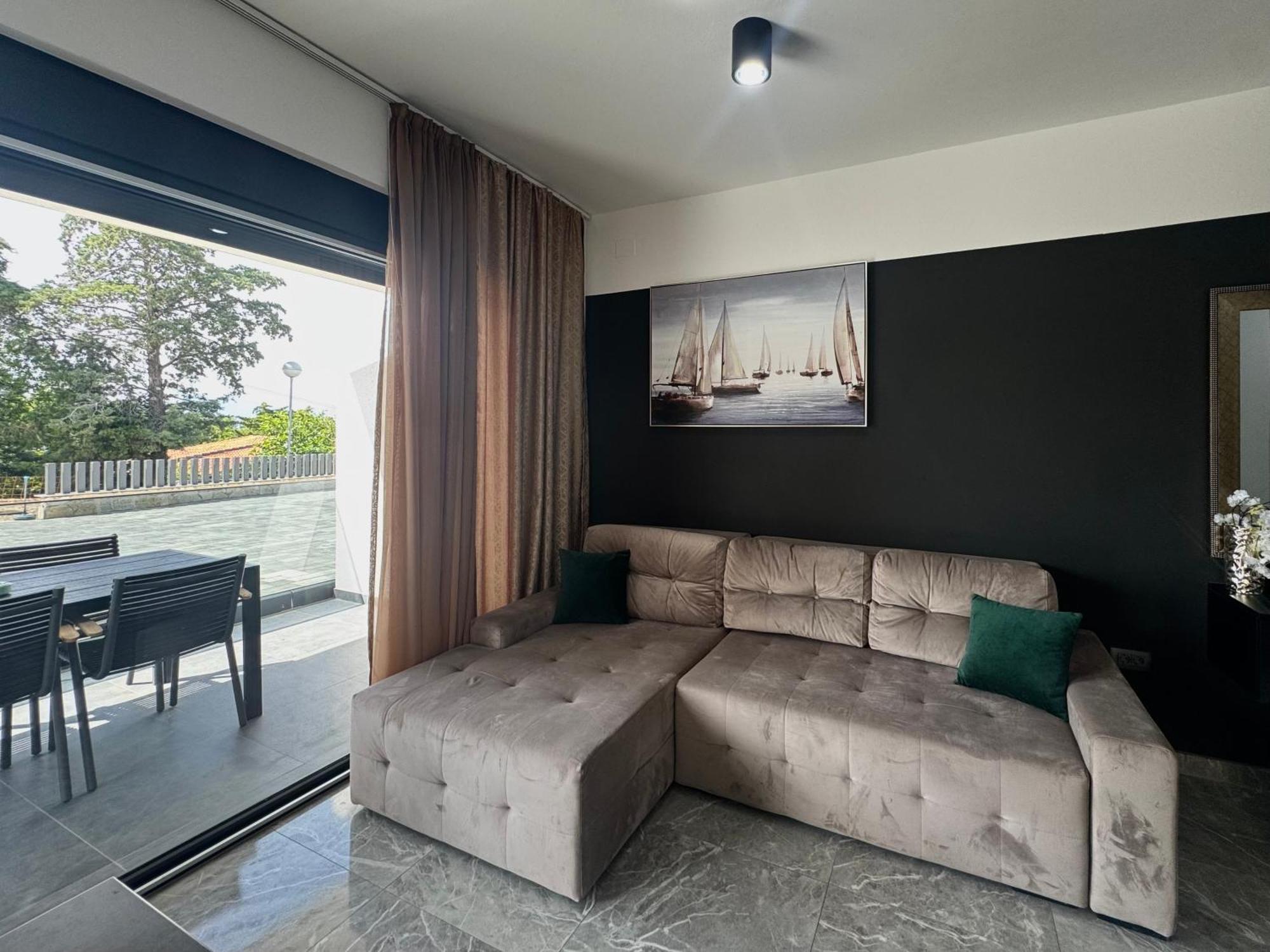 Golden Sunset Apartment Нивице Екстериор снимка